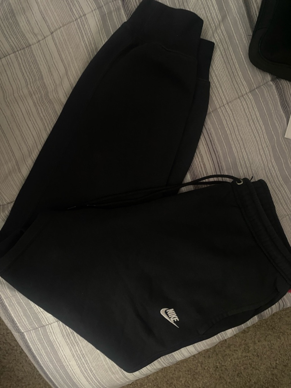 Nike Men’s PreOwned Large Black Sweatpants with White Logo
